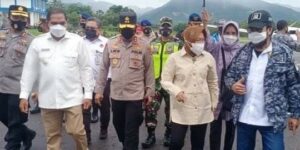 Mensos Kunjungi Lokasi Banjir di NTT