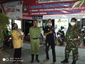 Piket Koramil 04/Jebres Adakan Patroli Malam Guna Antisipasi Bangsit Dan Berikan Himbauan PPKM