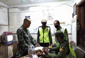 Kawal PPKM di Kota Solo, Serma Sugiyanto Aktif Patroli Malam