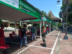 Pengemudi Ojol Menjadi Sasaran PPKM Babinsa Kelurahan Kampung Baru