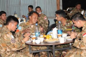 Prajurit TNI Gelar Buka Puasa Bersama di Daerah Misi