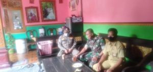 Serka Andi Suparyono Babinsa Taraman Koramil 04/Sidoharjo Kodim 0725/Sragen melaksanakan komunikasi Sosial (Komsos)