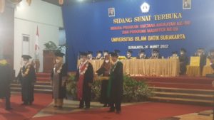 UNIBA Surakarta Wisudakan 296 Mahasiswa Sarjana dan Magister