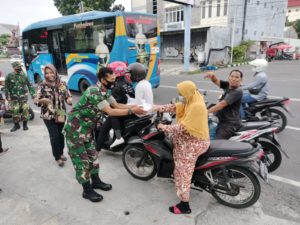 Indahnya Kebersamaan Koramil 03 Serengan & FKPPI Bagi Takjil