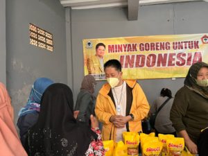 Di Tengah Melonjaknya Harga Bahan Pokok, Henry Indraguna Hadirkan Program Bazar Minyak Goreng untuk Warga Soloraya