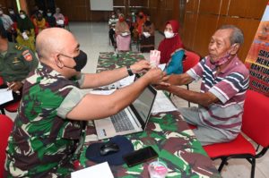 Kodim 0726/Sukoharjo distribusikan BLT Minyak Goreng kepada 12 ribu PKL dan Pemilik Warung