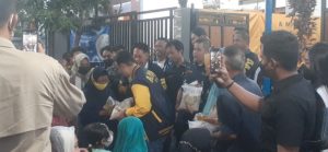 Henry Indraguna dan DPP AMPI Kota Surakarta Gelar Bazar Minyak Goreng Murah di wilayah Sumber Solo