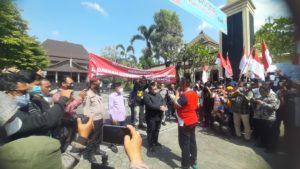 Dr. BRM Kusumo Putro SH, MH Bersama Aliansi Warga Solo Dukung Pengesahan RUU DOB Papua.