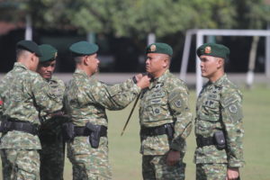 Simak Suasana Haru dalam Acara Sertijab Komandan Yonif Raider 413 Bremoro Kostrad!