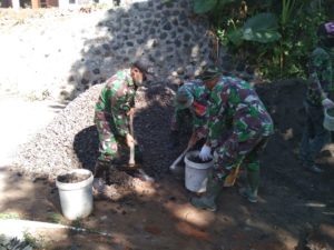 Permudah Akses Jalan Koramil Simo Bantu Betonisasi Jalan Desa