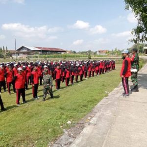 Koramil Klego Latih PBB Untuk Melatih Kedisiplinan Dan Karakter Siswa SMK I Klego