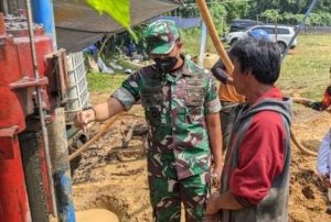 Danrem 071/Wijayakusuma Tinjau Pengeboran Sumur Uji ” Manunggal Air Bersih “, di Banjarnegara