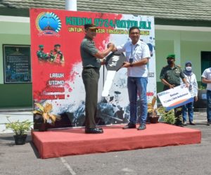 Danrem 074/Wrt Terima Secara Simbolis Hibah Mobil Ambulance dari BRI.