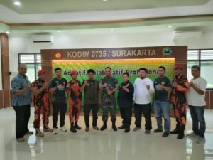 Ngobrol Santai Bersama Awak Media Dan Ormas, Dandim 0735/Surakarta Tegaskan TNI Masih Kompak Dan Solid.