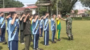 Danramil 04/Sangasanga Memberikan Materi Wasbang Kepada Siswa SMK Negeri 1 Sangasanga