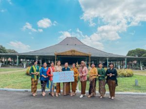 Berwisata Memakai Kebaya, The Sunan dukung #Kebaya Goes to Unesco.