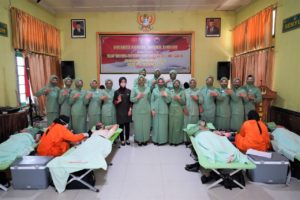 Jelang HUT TNI Ke-77, Persit KCK Koorcab Rem 071 PD IV/Diponegoro Mengayuh Bagyo Donorkan Darah.