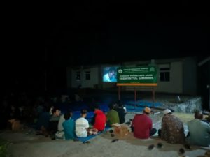 Babinsa Nonton Bareng Film G 30 S PKI di Ponpes Hidayatul Ummah.