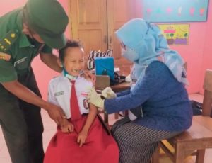 Babinsa Tenangkan Siswa Dalam pelaksanaan Program Bias.