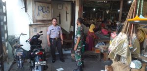 Ada Apa Bati Bakti TNI Koramil 03 Serengan Datangi Security Pasar Harjodaksino.