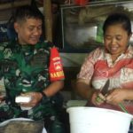 Terkejut..!! Sugiyatmi Tak Menyangka Babinsa Kodim 0735/Surakarta Masuk Dapur Miliknya