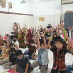 Olah Sampah Bungkus Apel untuk Kreasi Membuat Bunga