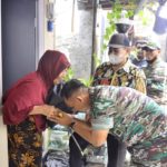 Jum’at Berkah, Dandim 0735/Surakarta Terjun Langsung Berikan Bantuan Paket Sembako Kepada Masyarakat Kurang Mampu.