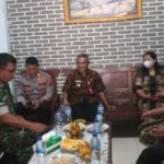 Komsos Danramil Gondang Bersama Unsur Muspika.