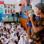 Murid SD Muh PK Kottabarat Peduli Tunadaksa