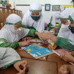 Asyiknya Belajar Menyusun Kalimat dengan Puzzle Picture