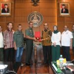 Danrem 074/Wrt Beserta Staf Sambut Kunjungan Komisi I DPR RI