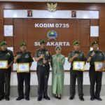 Dandim 0735/Surakarta Pimpin Acara Tradisi Pelepasan Dan Penerimaan Anggota Baru Serta Laporan Purna Tugas Prajurit
