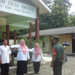 Pelatihan PBB dasar dan Penghormatan kepada Perangkat Desa, oleh Serma Heri Susanto.