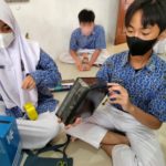 Jelang Gerhana Matahari, Siswa SMP Muhammadiyah PK Solo Membuat Pinhole dari Kardus Berkas