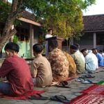 Wakasek SD Muh PK Kottabarat Menjadi Khatib Salat Idulfitri di Eromoko