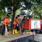 Gandeng Tim Saberling, Babinsa Kelurahan Keprabon Laksanakan Kerja Bakti Bersihkan Lingkungan