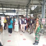 Usai Lebaran, Babinsa Purwosari Pantau Arus Mudik Dan Arus Balik Tahun 2023 di Stasiun