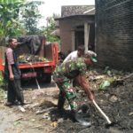 Ciptakan Lingkungan Bersih Dan Sehat, Babinsa Kadipiro Motori Kerja Bakti di Wilayah Binaan