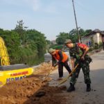 Peran Aktif Babinsa Kelurahan Kadipiro Dalam Kegiatan Bakti TNI di Wilayah Binaan