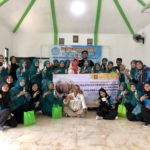 Mahasiswa PPG Prajabatan gelombang 2 Universitas Negeri Surabaya Pelatihan Pengolahan Eco Enzyme menjadi Sabun Cair