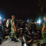 Guna Menjaga Kondusifitas Wilayah, Babinsa Aktif Laksanakan Patroli Malam Hari