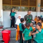 Semarakkan HUT Kemerdekaan RI Ke-78, Babinsa Kelurahan Gandekan Jadi Tim Juri Lomba Melukis di SD N Gandekan 