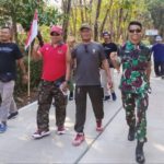 Jalan Sehat Bersama Warga, Cara Babinsa Sambirejo Pererat Kemanunggalan TNI-Rakyat