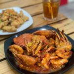 “Pak De Seafood Kiloan: Kelezatan Laut di Pusat Kota Solo”