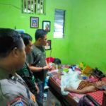 Wujud Kepedulian, Babinsa Kepatihan Kulon Bezuk Warganya Yang Sedang Sakit