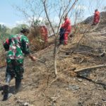 Set..!! Set..!! Wet..!! Terus Bergerak Cepat, Koramil 04/Jebres Bantu Pemadaman Kebakaran TPA Sampah Putri Cempo