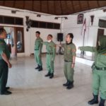 “Disiplin Adalah Nafasku” Ini Pesan Babinsa Panularan Pada Satlinmas di Wilayah Binaan
