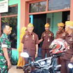 Hormati Para Pejuang, Babinsa Kelurahan Jebres Komsos Dengan Anggota Legiun Veteran