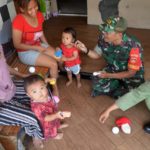 Door to Door, Babinsa Kelurahan Pucangsawit Edukasi Pencegahan Stunting di Wilayah Binaan