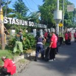 Sambut Hari Juang TNI AD, Kodim 0735/Surakarta Gelar Karya Bakti Pembersihan Sarana Umum Stasiun Solo Balapan